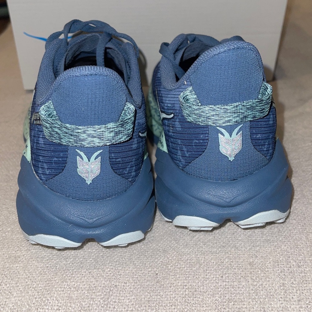 ❗️NEW women’s HOKA Speedgoat 6 GTX❗️ - Picture 4 of 6